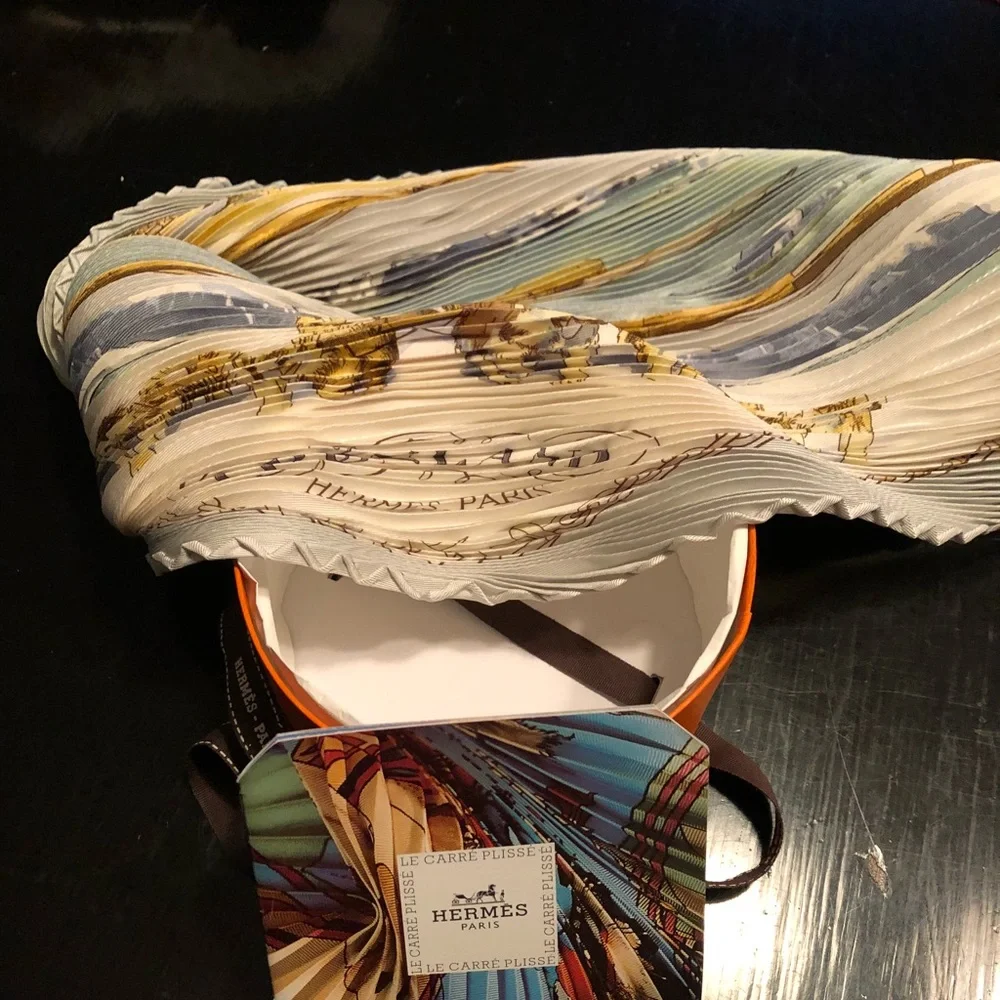 Hermes Multicolor Pleated Plisse Silk Scarf 90 - Picture 3 of 8